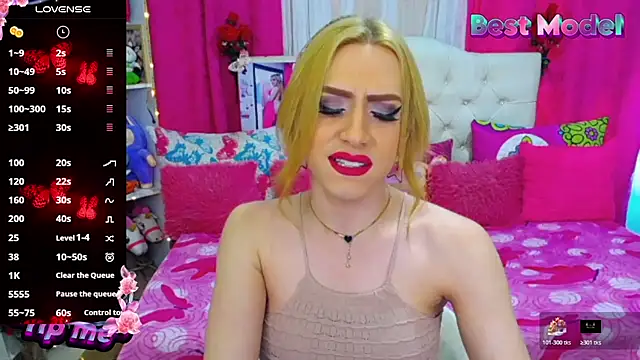 Snapshot of golden_girl01 chatting on June 2026 07:14:02 PM golden girl01 online show from June 2026 07:14:02 PM