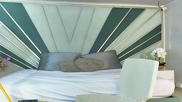 DulceeEsmeralda online show from April 2026 01:24:02 PM