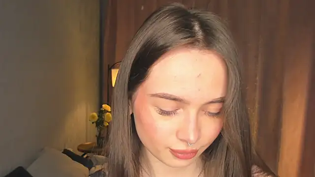 YvonneRobes online show from April 2026 07:30:02 PM