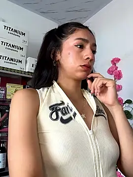 lunaluxury22 online show from January 2026 01:26:01 PM