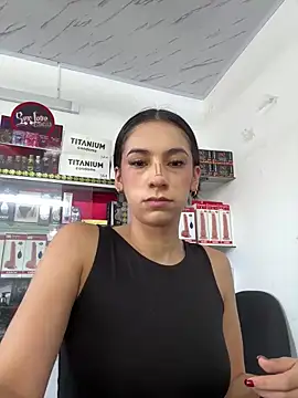 lunaluxury22 online show from April 2026 01:58:02 PM