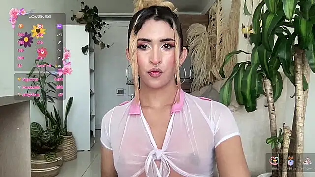 Snapshot of isa_fox_23 chatting on June 2026 01:12:02 PM isa fox 23 online show from June 2026 01:12:02 PM