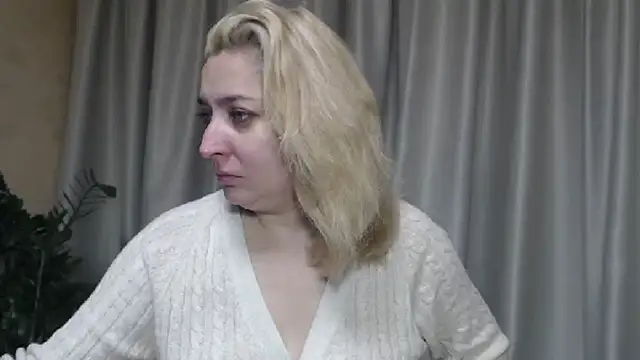Snapshot of sweetpussy13 chatting on October 2025 06:01:02 AM sweetpussy13 online show from October 2025 06:01:02 AM