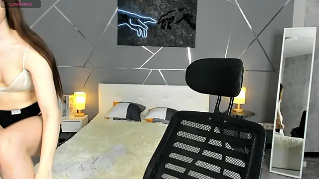 miss  evelyne online show from January 2026 01:21:02 AM