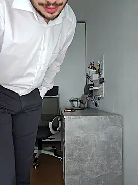 Lovebackground online show from January 2025 09:27:01 AM