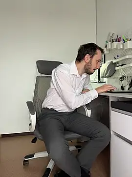 Lovebackground online show from March 2026 08:42:01 AM