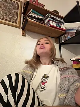 SilkyMira online show from December 2025 06:26:02 PM