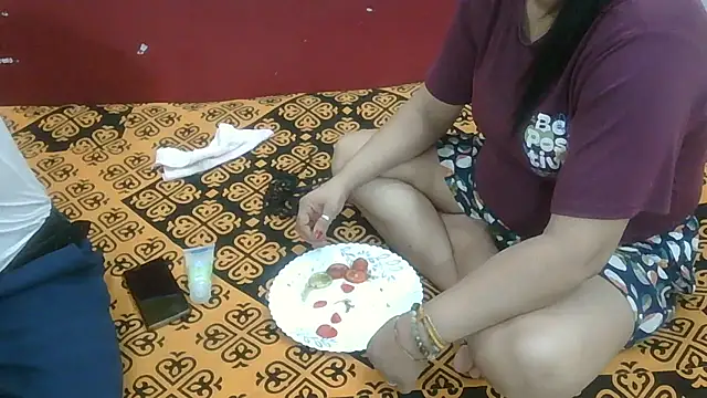 Snapshot of Lovelycouple25 chatting on June 2026 06:05:02 AM Lovelycouple25 online show from June 2026 06:05:02 AM
