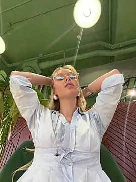 SunnyShiney online show from June 2026 03:40:02 PM