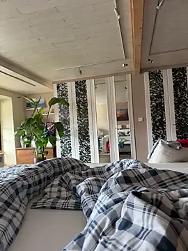 Manu1983el01 online show from April 2026 07:55:03 AM