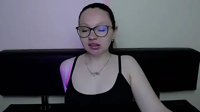 Snapshot of LiliaErmi chatting on May 2026 10:11:01 AM LiliaErmi online show from May 2026 10:11:01 AM