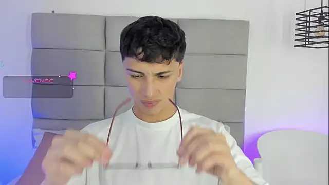 JoshClaarktt online show from April 2026 04:02:02 AM