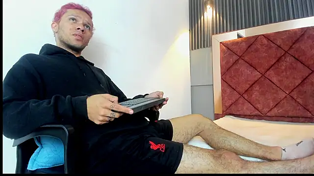 Snapshot of TAYSON_SCOTT chatting on December 2025 12:13:02 PM TAYSON SCOTT online show from December 2025 12:13:02 PM