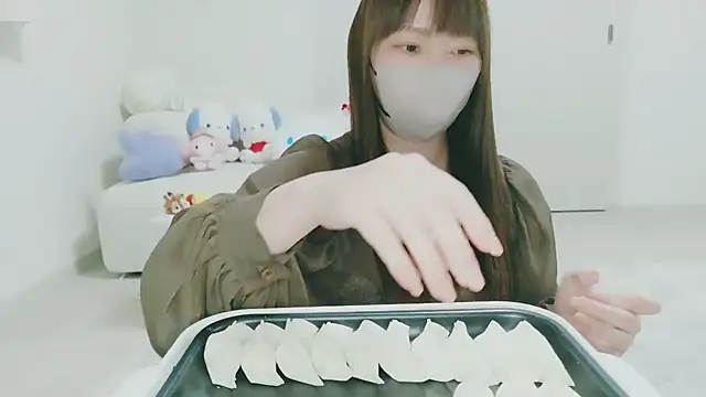 yuyuchan   online show from February 2026 11:02:02 AM