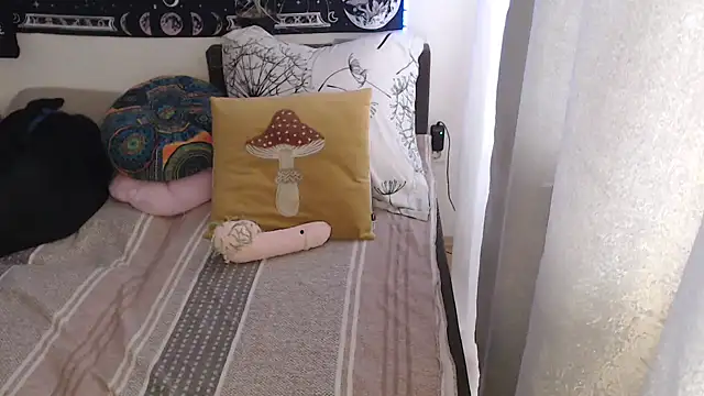 AlienforTwenty online show from April 2026 12:32:02 PM