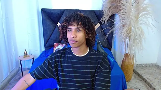 angelll18  online show from April 2026 08:09:01 PM