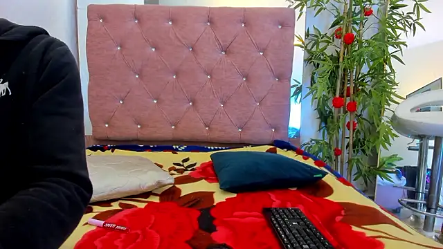 Jazmin040  online show from March 2026 11:47:01 AM