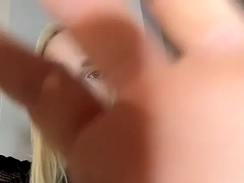 blonde di online show from December 2025 11:54:01 PM