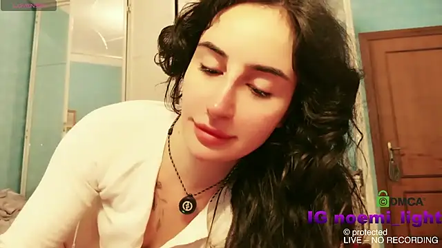 Snapshot of DeaAthena chatting on March 2026 09:43:02 PM DeaAthena online show from March 2026 09:43:02 PM