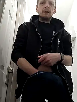 CrookedBunk3527 online show from April 2026 04:01:01 AM