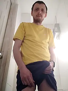 CrookedBunk3527 online show from April 2026 04:01:01 PM