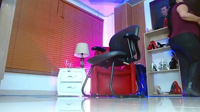 paola xm online show from March 2026 10:10:02 AM