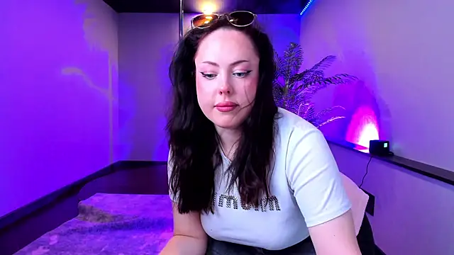 AlbaLimory online show from April 2026 01:09:02 PM