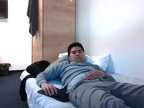 sweetpinoy2027 online show from April 2026 02:40:01 PM