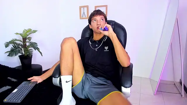 Snapshot of im_ralff chatting on January 2026 08:32:01 PM im ralff online show from January 2026 08:32:01 PM