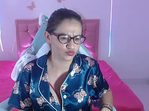 NathyVega online show from December 2025 02:07:02 AM