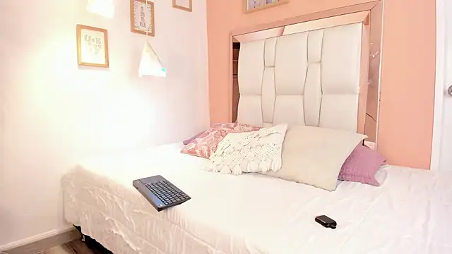 Kloebaby  online show from April 2026 08:26:02 PM