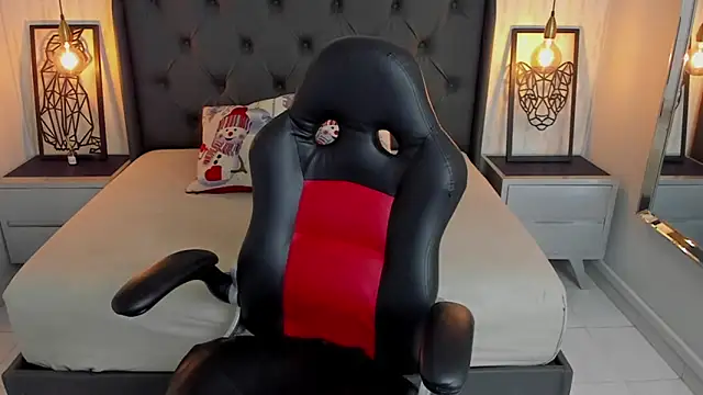 angelinemore online show from December 2025 08:04:01 PM