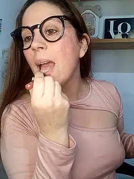 Snapshot of SofiEsteves chatting on May 2026 03:27:01 PM SofiEsteves online show from May 2026 03:27:01 PM