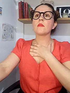 Snapshot of SofiEsteves chatting on June 2026 06:42:01 PM SofiEsteves online show from June 2026 06:42:01 PM