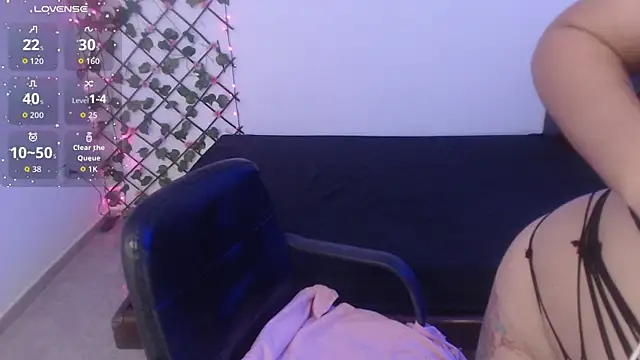 latin mommy  online show from December 2025 01:40:02 PM