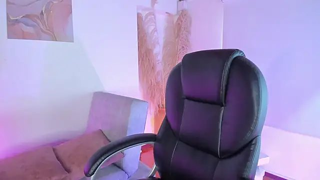 Amelie Wine online show from April 2026 03:18:02 PM