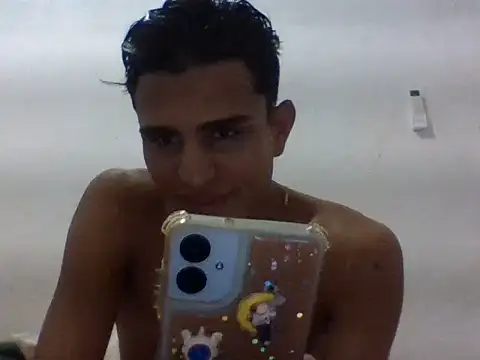 Snapshot of ares2005bb chatting on January 2026 04:06:02 AM ares2005bb online show from January 2026 04:06:02 AM