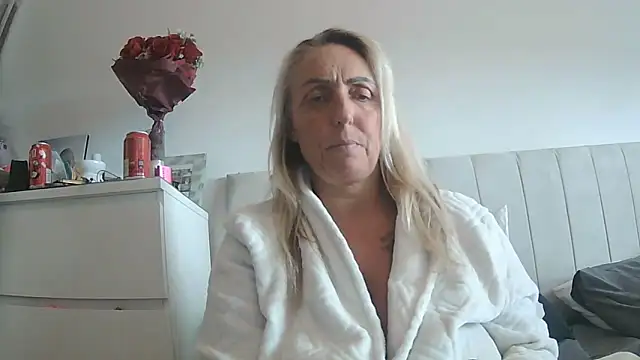 theblondecocklover online show from June 2026 04:44:01 PM