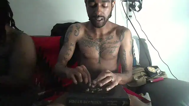 Snapshot of AverageAnt_ chatting on March 2026 11:24:01 PM AverageAnt online show from March 2026 11:24:01 PM