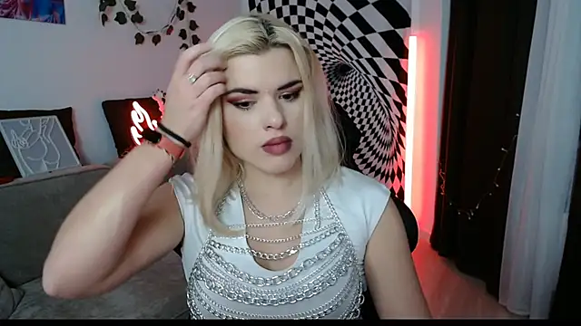 Snapshot of Ariana_Saint chatting on February 2026 08:02:01 PM Ariana Saint online show from February 2026 08:02:01 PM