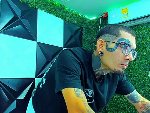 Boy tatto77 online show from April 2026 09:48:01 PM