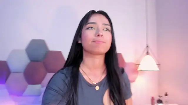 GahiaBelucci online show from February 2026 12:02:01 PM