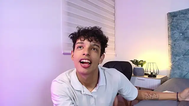 Snapshot of maxfrost_1 chatting on January 2026 07:27:02 PM maxfrost 1 online show from January 2026 07:27:02 PM