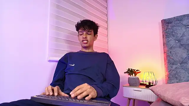 Snapshot of maxfrost_1 chatting on January 2026 07:26:01 PM maxfrost 1 online show from January 2026 07:26:01 PM