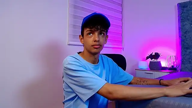 Snapshot of maxfrost_1 chatting on January 2026 07:19:02 PM maxfrost 1 online show from January 2026 07:19:02 PM