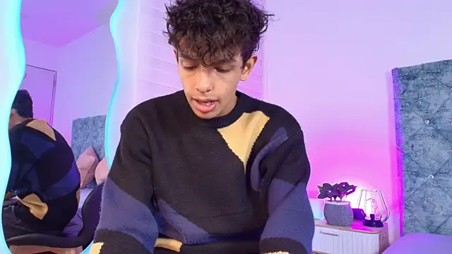 Snapshot of maxfrost_1 chatting on January 2026 07:17:02 PM maxfrost 1 online show from January 2026 07:17:02 PM