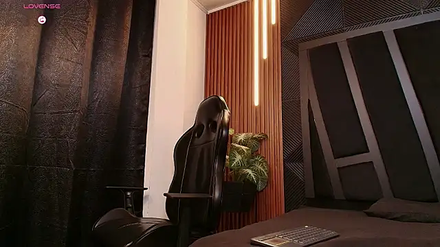 Noah Clarkk online show from February 2026 11:23:02 PM