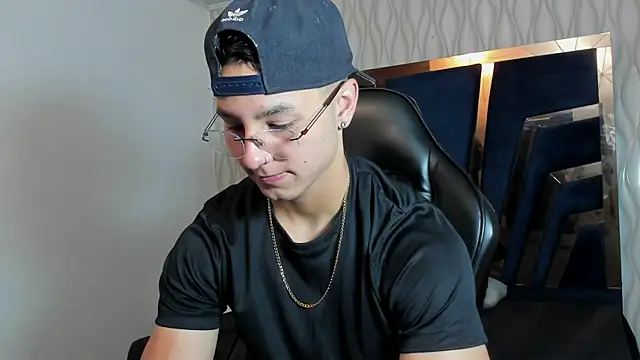 Noah Clarkk online show from April 2026 05:16:01 PM