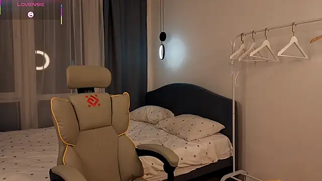 fallin lovee online show from February 2026 09:10:01 PM