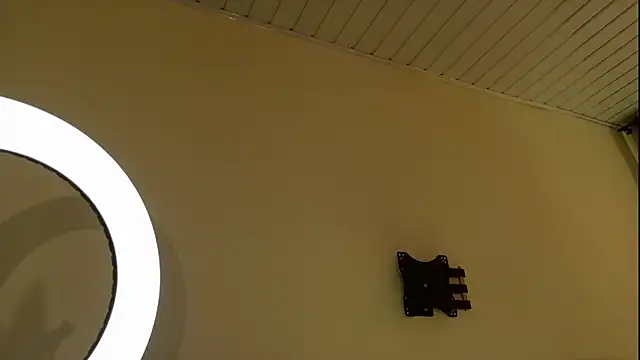 Alannadumont  online show from February 2026 08:05:02 PM